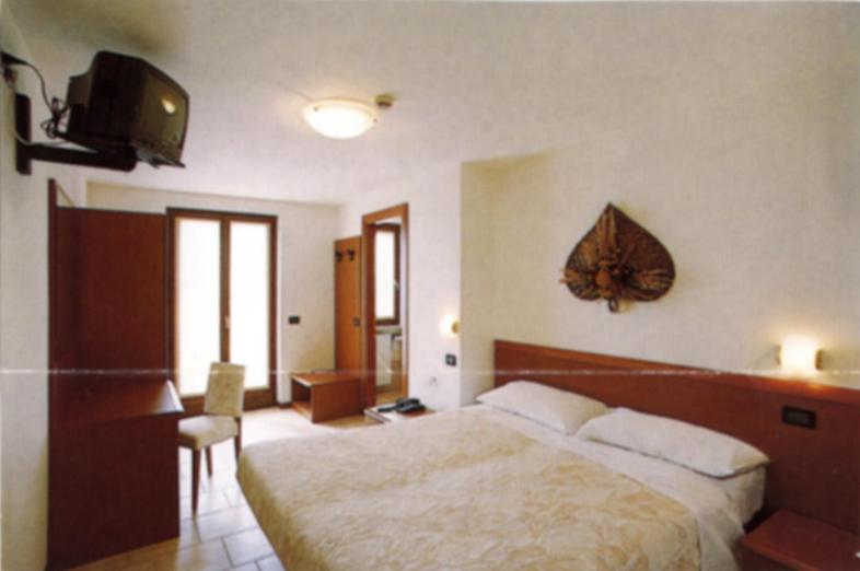 Hotel Scandola Боско-Кьезануова Номер фото